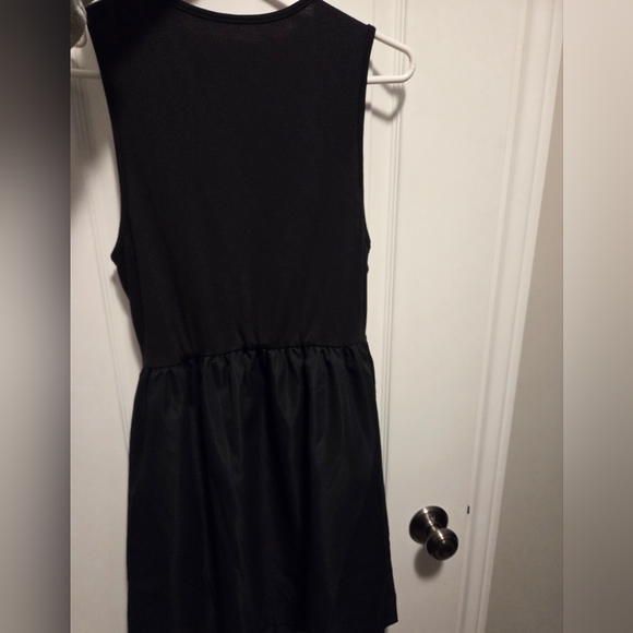 Black Sleeveless Dress - Picture 3 of 5